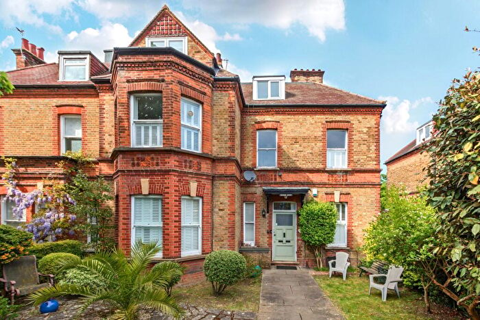 2 Bedroom Flat For Sale In The Park, Sidcup, DA14