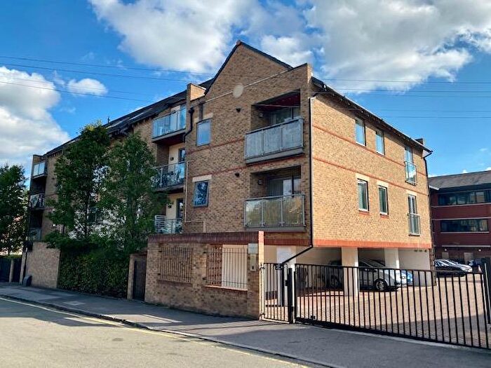 1 Bedroom Apartment To Rent In The Crescent, Maidenhead, SL6