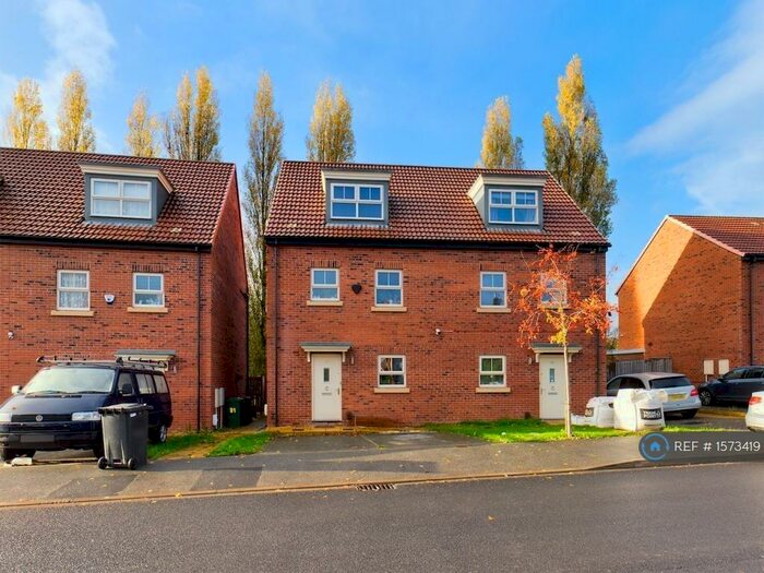 4 Bedroom Semi-Detached House To Rent In Asket Drive, Leeds, LS14