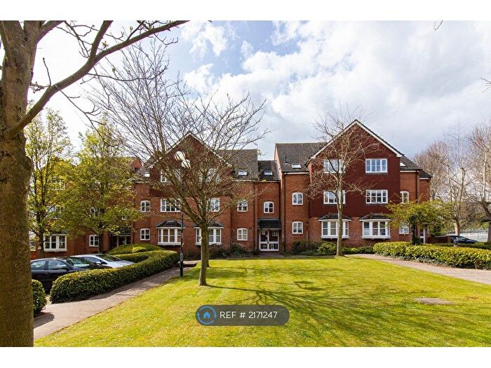 2 Bedroom Flat To Rent In Swan Close, Rickmansworth, WD3