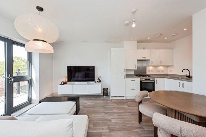 2 Bedroom Flat For Sale In Park Road, Feltham, TW13