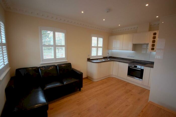 1 Bedroom Apartment To Rent In Castle Crescent, Reading, RG1