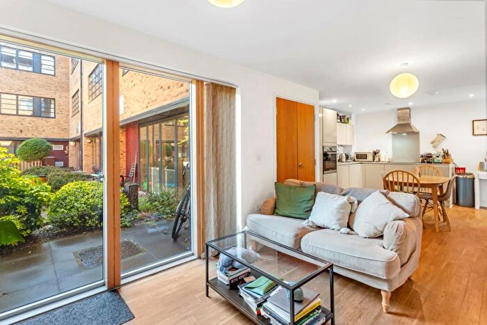 2 Bedroom Apartment To Rent In Mildmay Avenue, London, N1