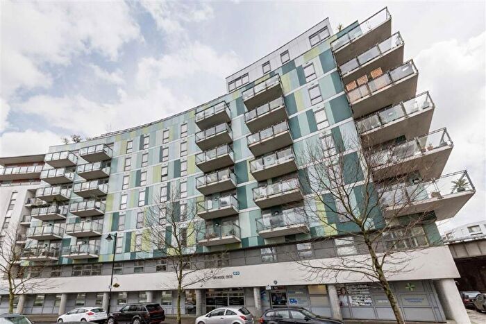 3 Bedroom Flat To Rent In Sun Passage, Bermondsey, SE16