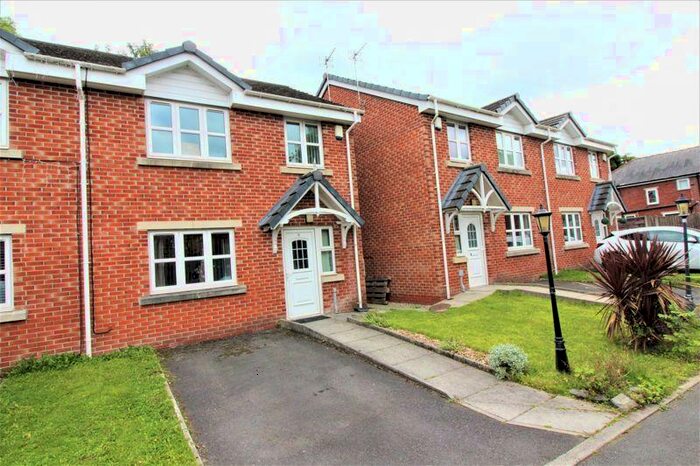 3 Bedroom Semi-Detached House To Rent In West Close, Unsworth, Bury, BL9