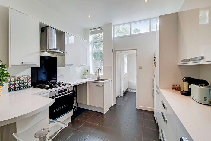 2 Bedroom Property To Rent In Tamworth Lane, Mitcham, CR4
