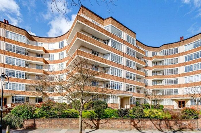3 Bedroom Flat For Sale In Cholmeley Park, Highgate Village, London, N6