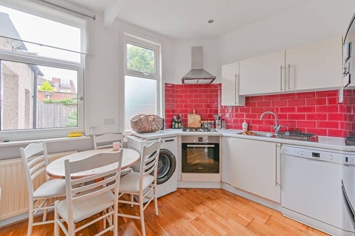 1 Bedroom Flat To Rent In Heaton Road, Tooting, Mitcham, CR4