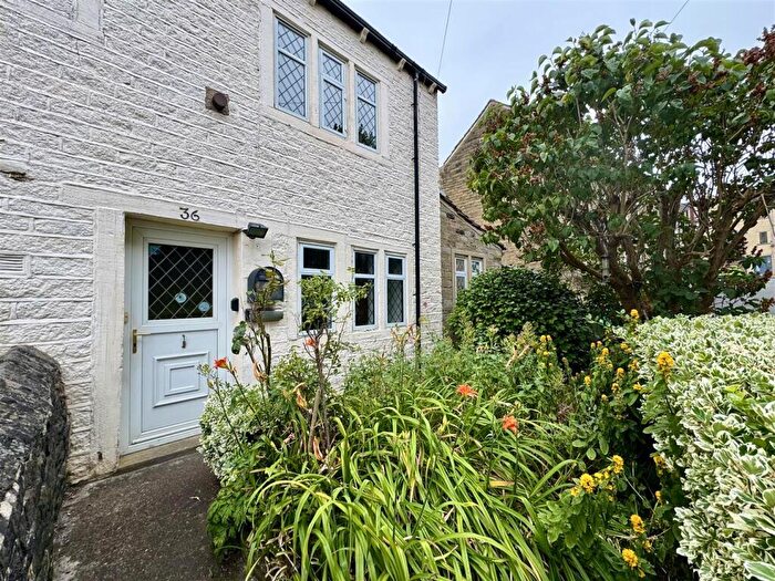 1 Bedroom Cottage For Sale In Stoney Lane, Taylor Hill, Huddersfield, HD4