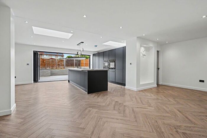 4 Bedroom Semi-detached House To Rent In Pendle Drive, Basildon, SS14
