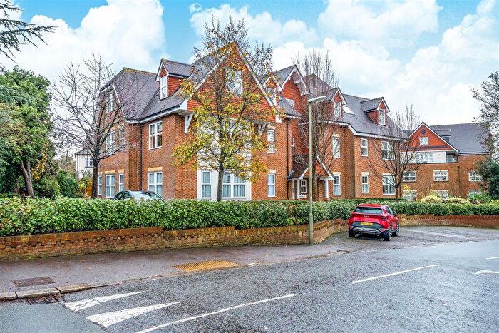1 Bedroom Flat To Rent In Wray Common Road, Reigate, RH2