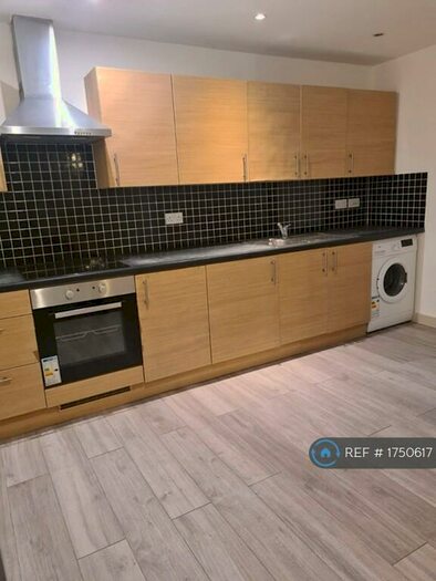 2 Bedroom Flat To Rent In Westside Apartments, Ilford, IG1