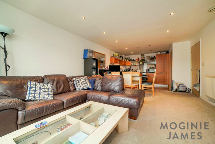 2 Bedroom Flat To Rent In Lock Keepers Court, Blackweir Terrace, Caerdydd, CF10