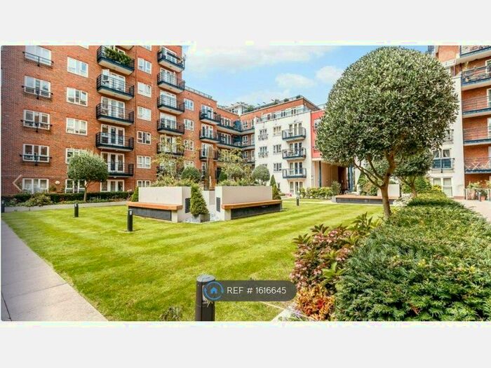 1 Bedroom Flat To Rent In Earlsfield House, Kingston Upon Thames, KT2
