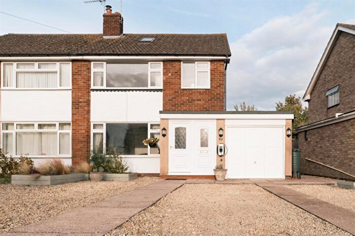 3 Bedroom Semi-Detached House For Sale In Manor Farm Road, Tredington, Shipston-on-Stour, CV36