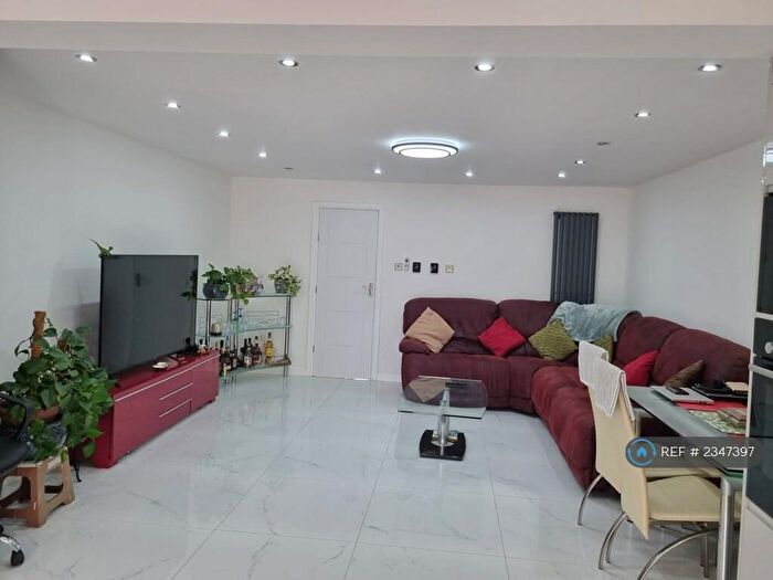 4 Bedroom Terraced House To Rent In Vanguard, London, NW9