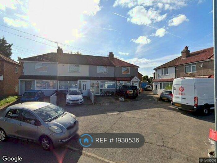 3 Bedroom Detached House To Rent In Woodstock Garden, Hayes, UB4