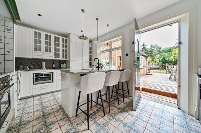 2 Bedroom Terraced House For Sale In Burnt Oak Lane, Sidcup, DA15