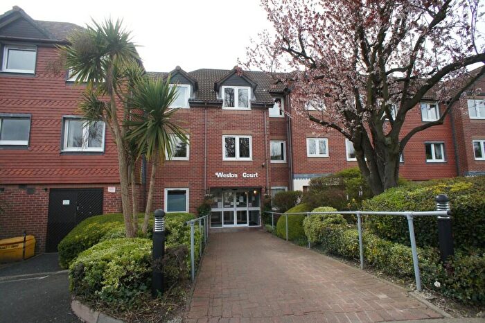 1 Bedroom Retirement Property For Sale In Farnham Close, London, N20