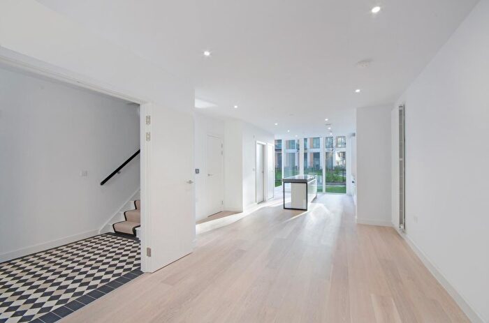 4 Bedroom Flat To Rent In Schooner Road, Royal Wharf, London, E16