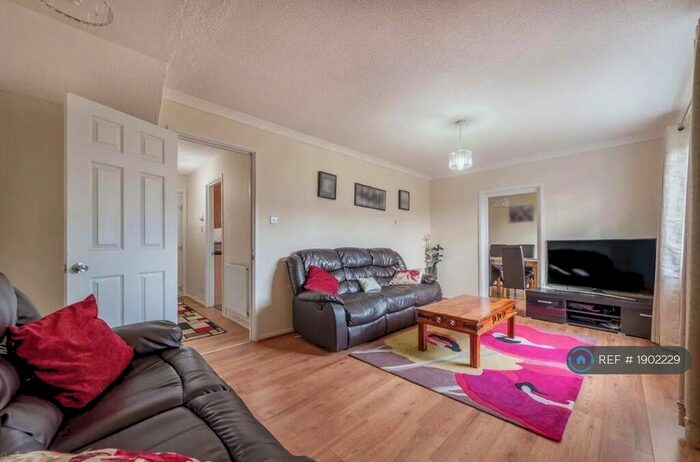 3 Bedroom Semi-Detached House To Rent In Rosebery Gardens, Sutton, SM1