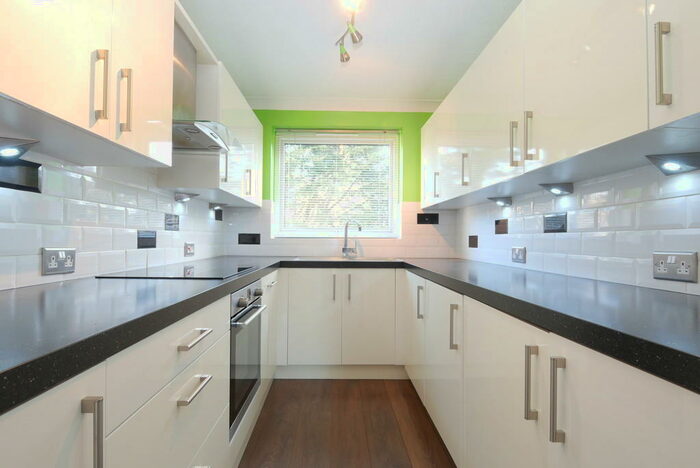 2 Bedroom Flat To Rent In The Cedars, Burghley Close, Stevenage, SG2