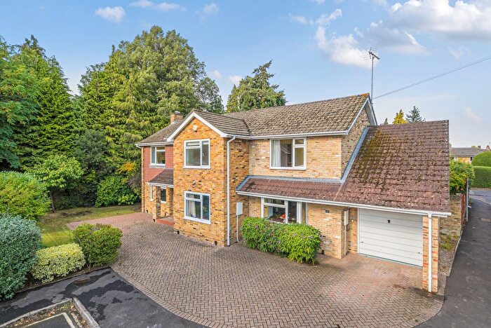 4 Bedroom Detached House For Sale In Alison Close, Horsell, Surrey, GU21