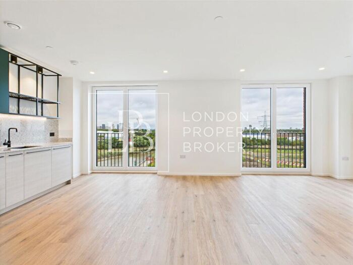 2 Bedroom Apartment To Rent In Barnacle House, Heron Wharf, E14