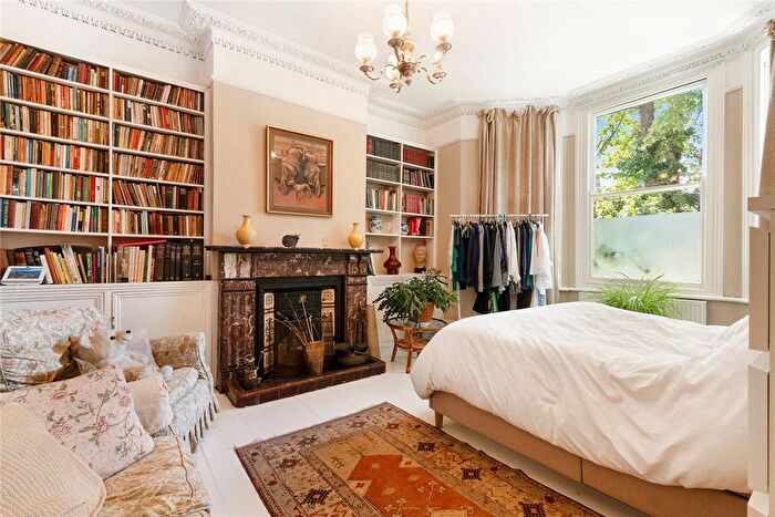 5 Bedroom End Of Terrace House For Sale In Underhill Road, East Dulwich, London, SE22