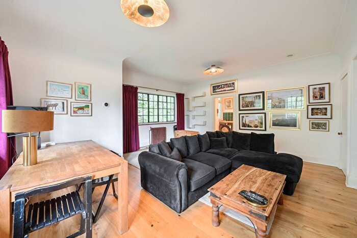 1 Bedroom Flat To Rent In North Drive, Streatham Park, London, SW16
