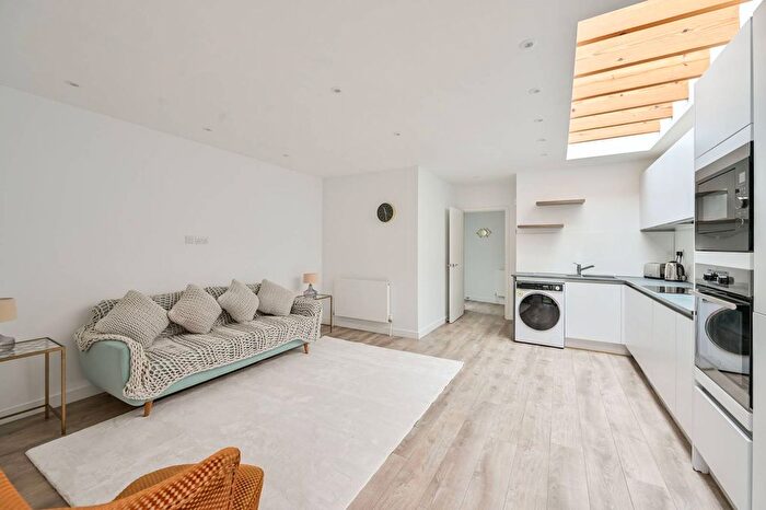 2 Bedroom Detached House To Rent In Grange Road, Bermondsey, London, SE1