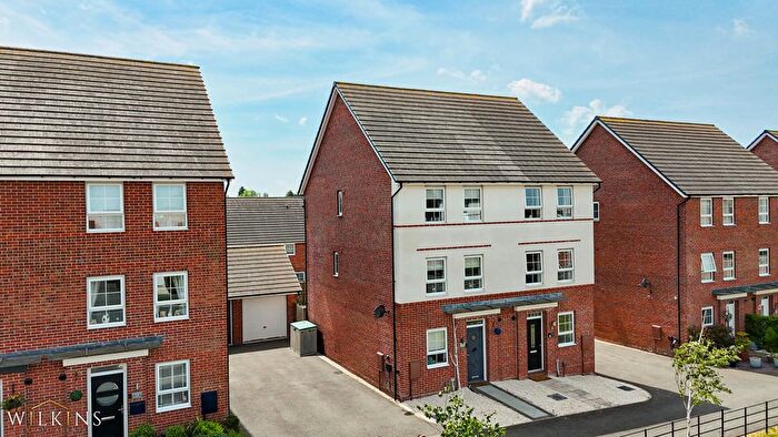 3 Bedroom Semi-Detached House For Sale In Topiary Road, Nuneaton, Warwickshire, CV10