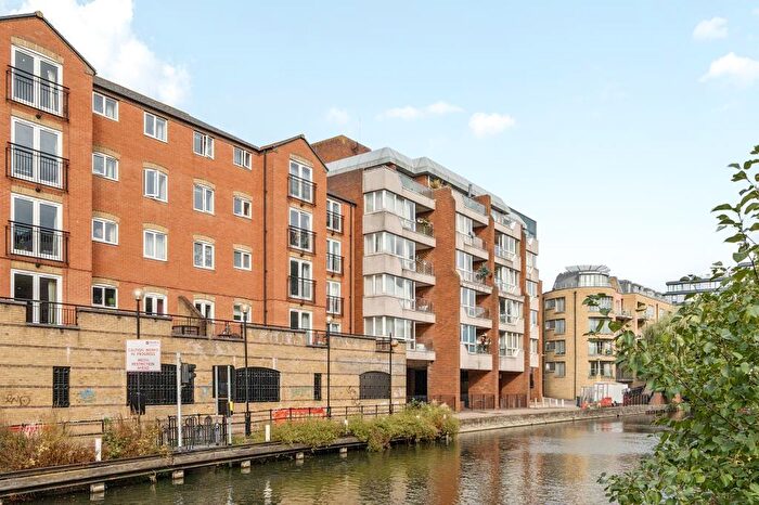 2 Bedroom Flat For Sale In Central Reading, Overlooking River, Berkshire, RG1