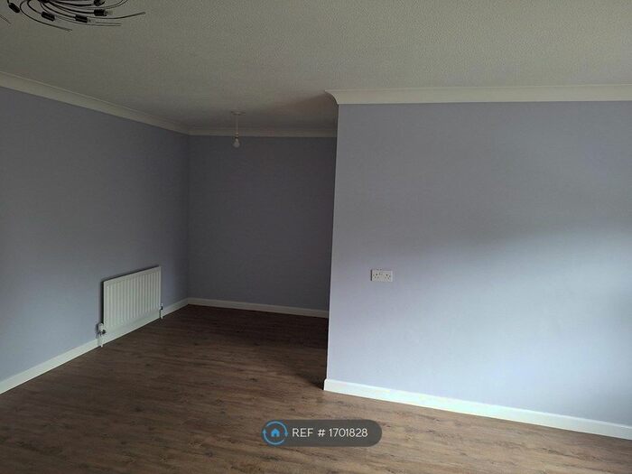 2 Bedroom Flat To Rent In Beech Gardens, Worthing, BN14