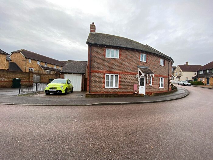 3 Bedroom Property To Rent In Greyhound Chase, Ashford, TN23