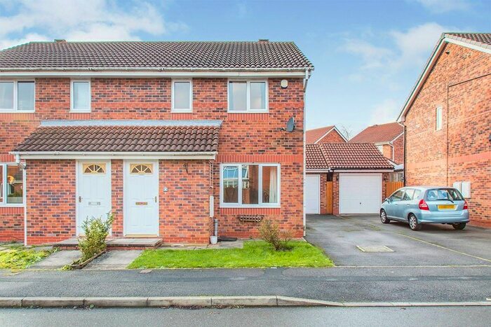 3 Bedroom Semi-Detached House To Rent In Chase Avenue, Morley, Leeds, West Yorkshire, LS27