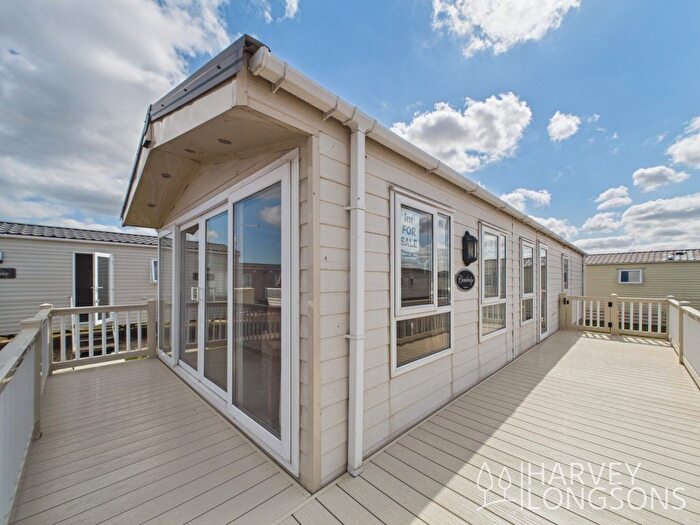 2 Bedroom Park Home For Sale In Faversham Road, Seasalter, Whitstable, CT5