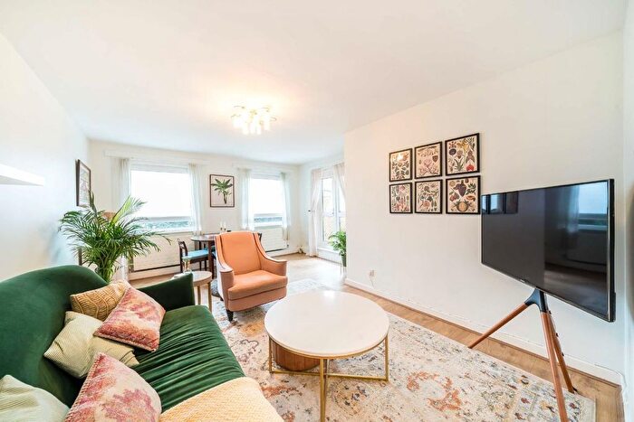 2 Bedroom Flat To Rent In Church Road, Richmond, TW10