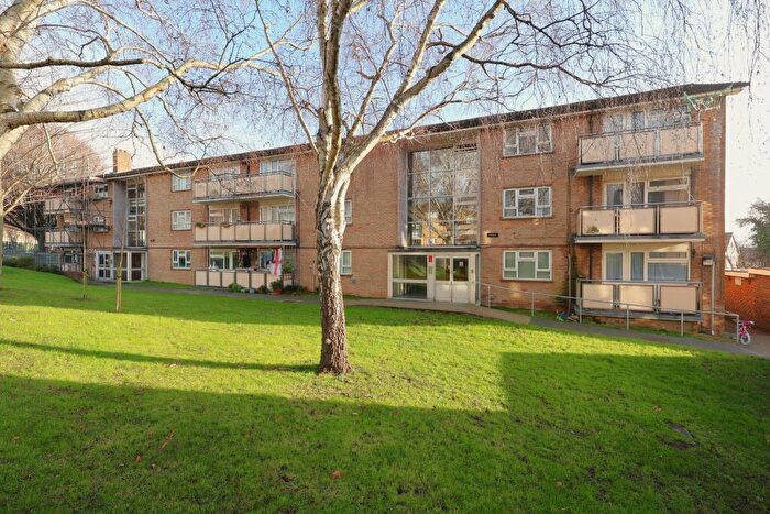 2 Bedroom Flat For Sale In Halstead Road, Cosham, PO6