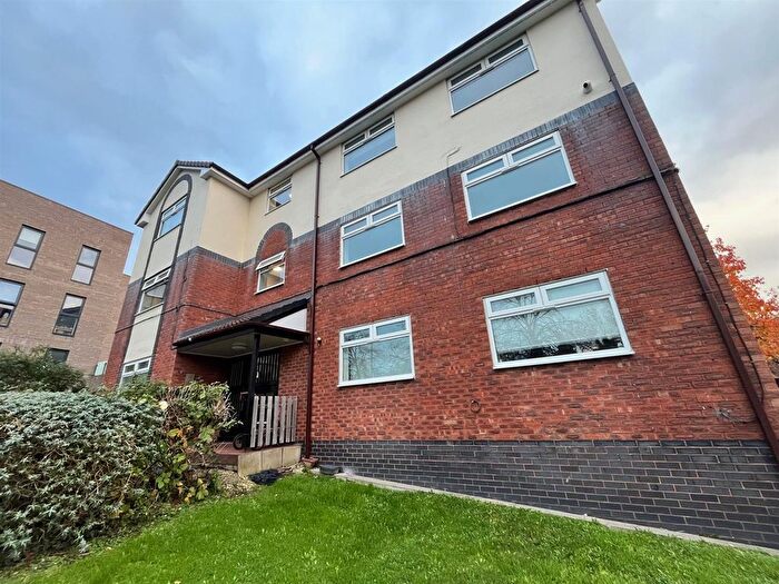2 Bedroom Flat To Rent In Constance Gardens, Salford, M5