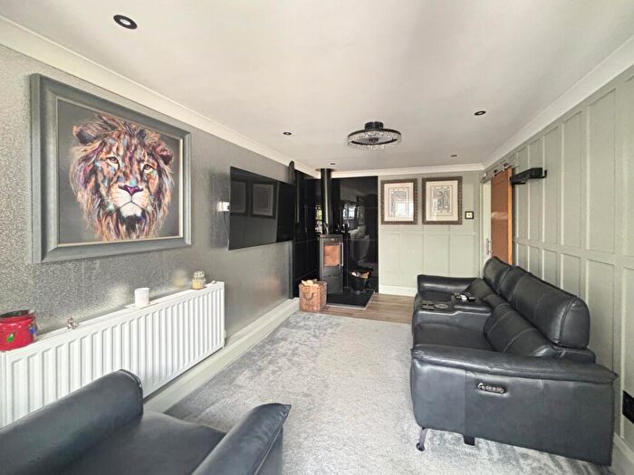 2 Bedroom Bungalow For Sale In Dover Road, Brightlingsea, Colchester, CO7