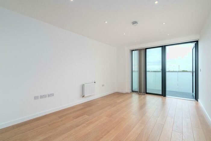 1 Bedroom Apartment To Rent In Eagle Heights, Waterside Way, London, N17