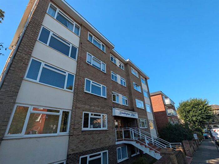 2 Bedroom Flat To Rent In Palmeira Avenue, Hove, BN3