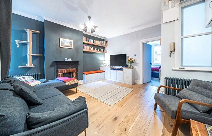 2 Bedroom Flat For Sale In Mark Mansions, Westville Road, W12