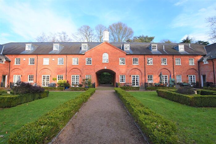 3 Bedroom Town House To Rent In Mulberry Close, Watford, WD17