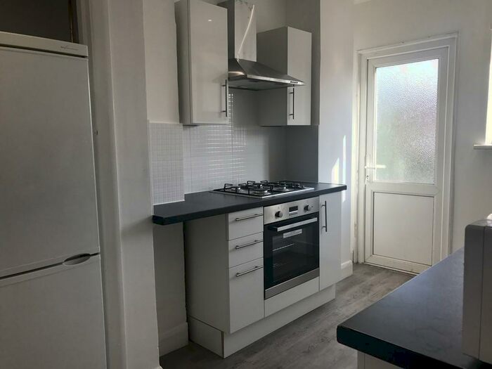 6 Bedroom Flat To Rent In Parson Street, Hendon, NW4