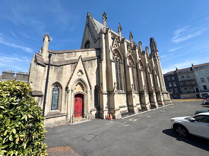 3 Bedroom Flat To Rent In Garden Flat, Richmond Park Road, Bristol, BS8