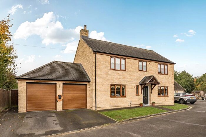 4 Bedroom Detached House For Sale In Moat Close, Brize Norton, OX18
