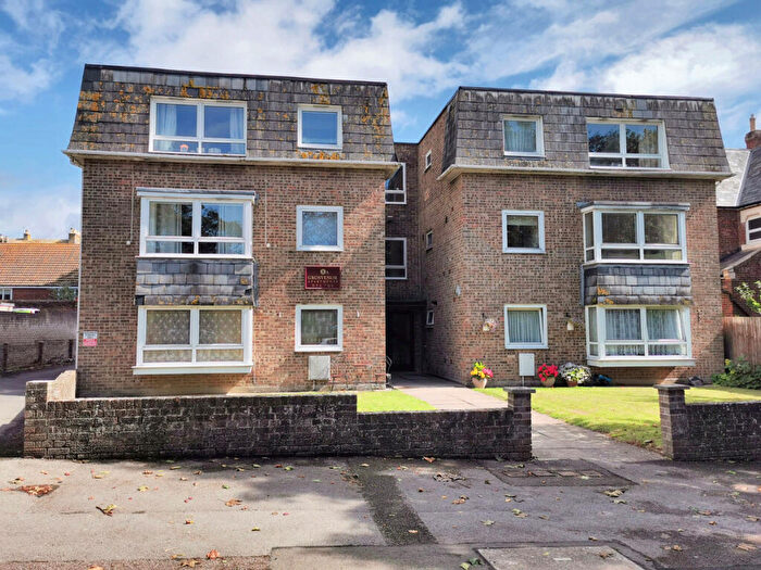1 Bedroom Flat For Sale In Grosvenor Road, Weymouth, DT4