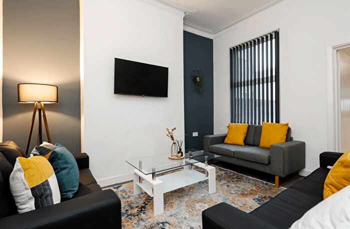 3 Bedroom Semi-Detached House To Rent In Batavia Road, Hampton Court, SE14